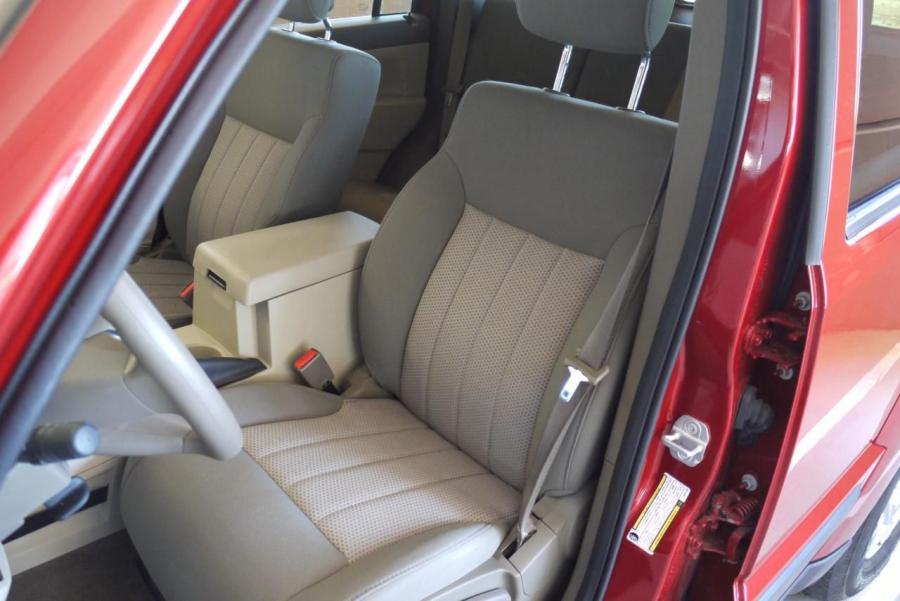  Jeep Liberty Sport 2010 года  (фото 24 из 37)